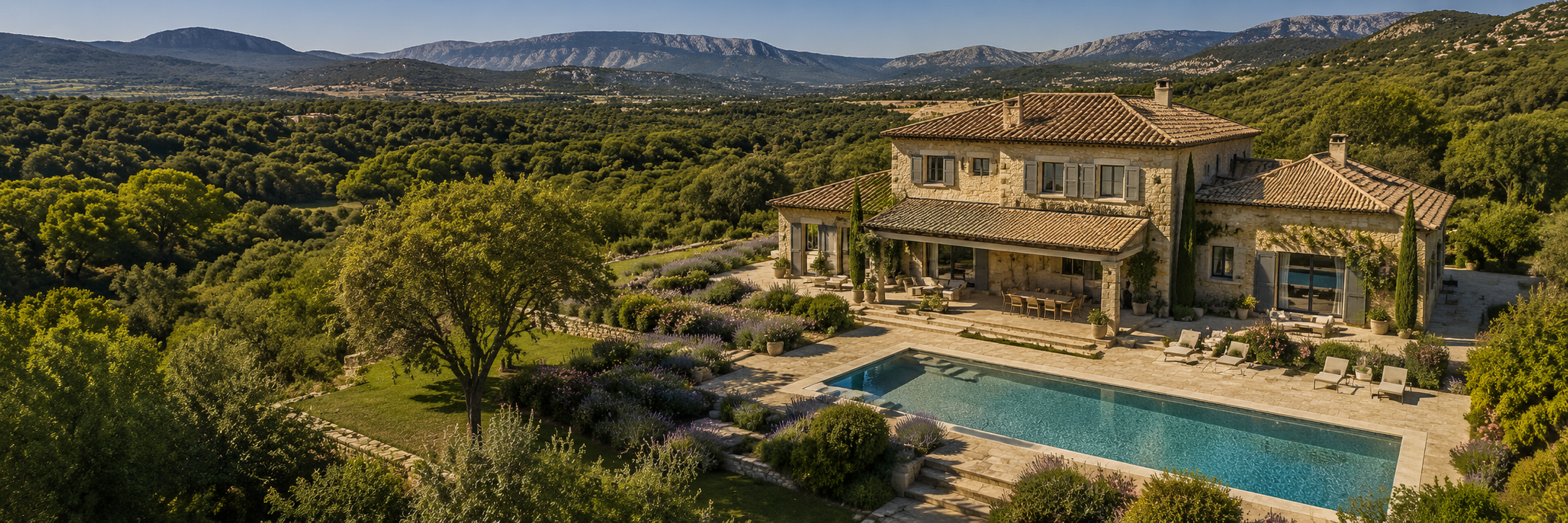 Villa de prestige provençale avec piscine vue par drone – mise en valeur immobilière